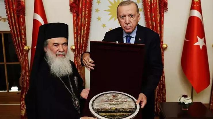 Cumhurbaşkanı Erdoğan, Kudüs Rum Ortodoks Patriği Giannopoulos'u Dolmabahçe'de kabul etti