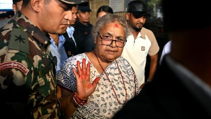 Protestoların ardından Nepalde son durum: İlk kadın başbakan görevde