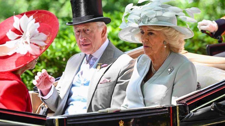 Kim derdi ki bir gün ayrılacaklar... Kral Charles ve Camilla evleri ayırdı