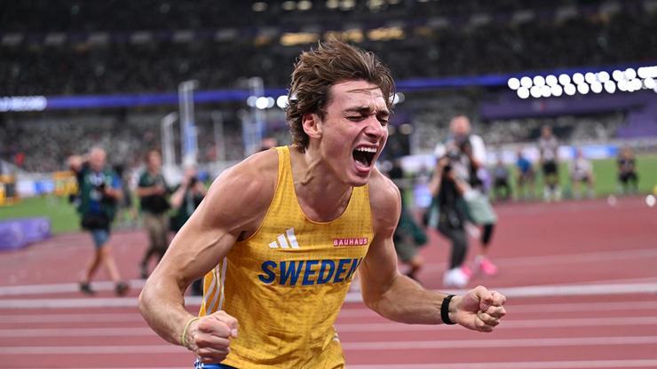 Armand Duplantis, dünya rekorunu bir kez daha geliştirdi