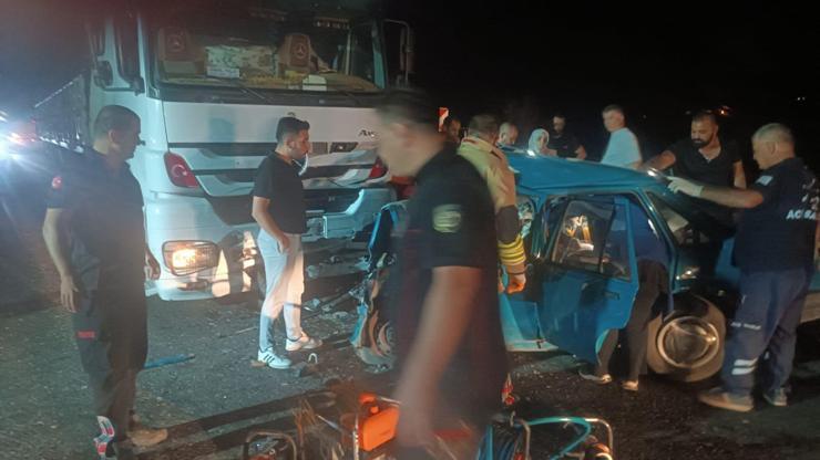 Kahramanmaraş'ta TIR'la çarpışan otomobilde 3 kişi öldü