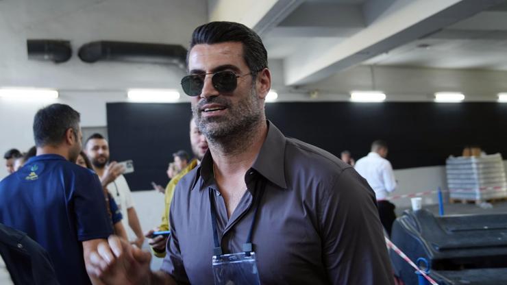 Fenerbahçenin eski kaptanı Volkan Demirel, oyunu kullanmak üzere stadyuma geldi