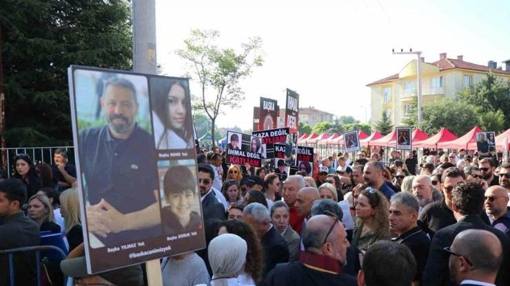 Otel faciasında hesap zamanı: 78 kişinin öldüğü Kartalkaya Oteli için 2. duruşma! Salon önüne çarşaflar asıldı