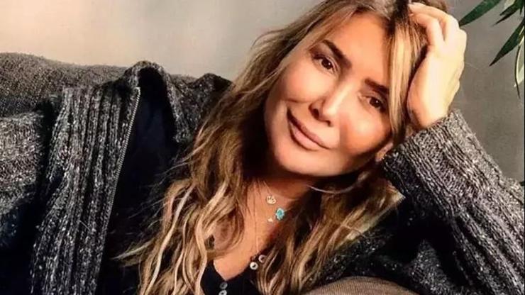 Yonca Evcimik’ten Bikinili Paylaşım: “Bende Yaz Bitmez”