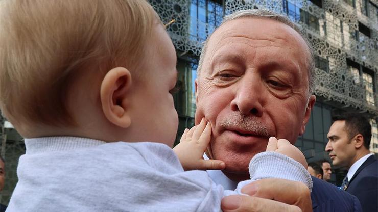 Cumhurbaşkanı Erdoğana Türkevinde Mahir bebek sürprizi