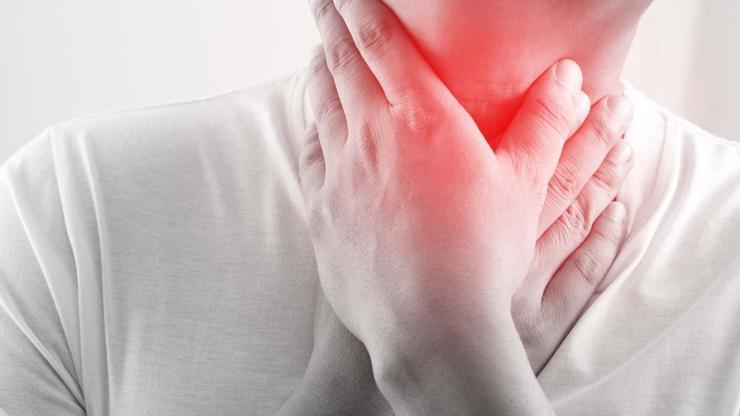 3 Haftadan Uzun Süren Ses Kısıklığına Dikkat Bu Kanserin Belirtileri, Üst Solunum Yolu Enfeksiyonu İle Karıştırılıyor: Basit Bir Şişlik Dediğiniz GIRTLAK KANSERi Olabilir Gırtlak Kanserinin En Sık Görülen Belirtileri