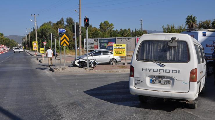 Minibüsle çarpışan motosikletli yaralandı