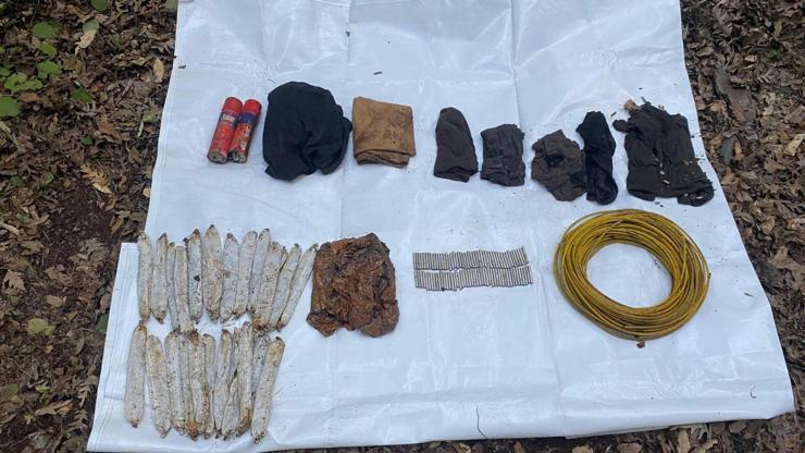 PKK'lı teröristlerin kullandığı mağarada patlayıcı maddeler ele geçirildi