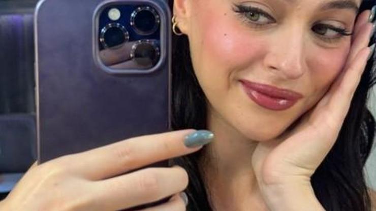 CEMRE BAYSEL “MAKYAJ BENDEN” DEDİ OLAY OLDU