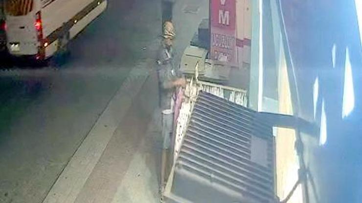 İstanbul- Avcılar'da pijama hırsızlığı kamerada İstanbul- Avcılar'da pijama hırsızlığı kamerada