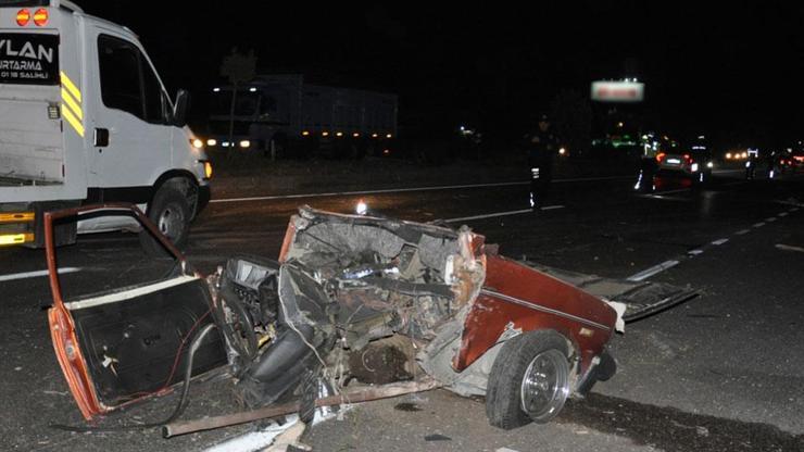 SON DAKİKA HABERİ: Manisa’da kamyonet ile çarpışan otomobil ikiye ayrıldı: 1i çocuk 5 öldü, kimlikleri açıklandı