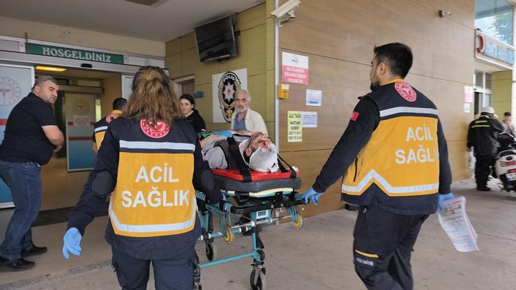 İnegöl'de, otomobil bariyerlere çarptı; 1'i ağır 2 yaralı