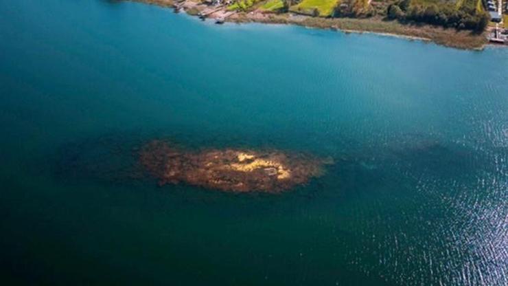 Sapancada gizemli taş yapı tekrar ortaya çıktı Kazma-kürekle bölgeye gidenler merak uyandırdı