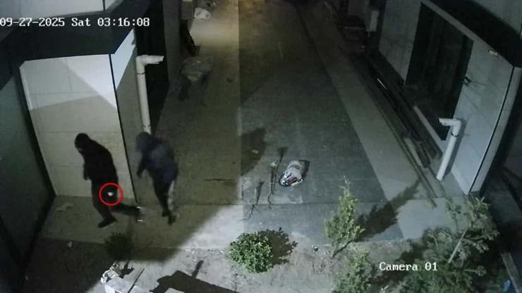 Villadan çelik kasa çaldılar, beyaz saatle yakalandılar
