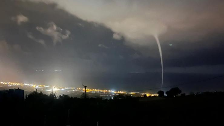 Hatay'da denizdeki hortum kamerada