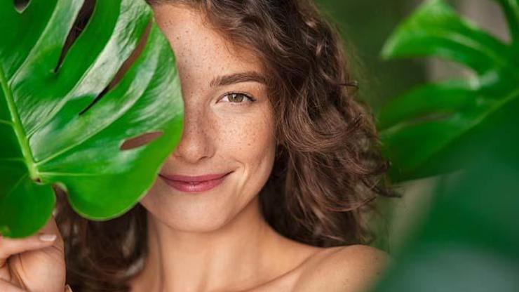 Cildin Yeniden Doğuş Mevsimi Sonbaharda Işıl Işıl Bir Cilt İçin Tüyolar