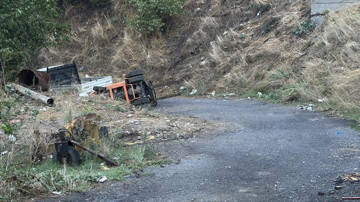 İstanbul - Kağıthane’de 3 tonluk forkliftin altında kalan 18 yaşındaki Yasin öldü; yakınları sinir krizi geçirdi İstanbul - Kağıthane’de 3 tonluk forkliftin altında kalan 18 yaşındaki Yasin öldü; yakınları sinir krizi geçirdi