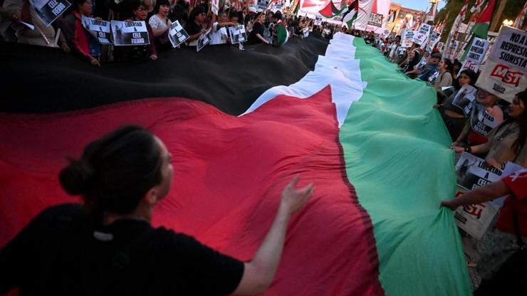 Dünya ayakta Sumud Filosu’na saldırıya tepki: Dalga dalga yayılıyor Roma’dan Buenos Aires’e…