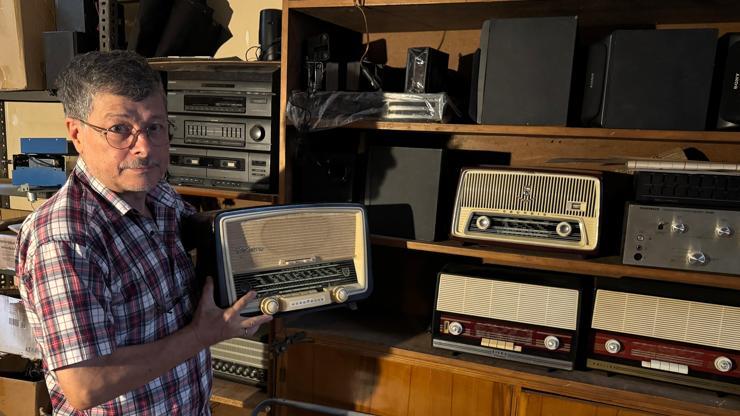 55 yıldır antika radyo tamiri yapıyor: Radyolara yeniden ses vermek çok mutlu ediyor