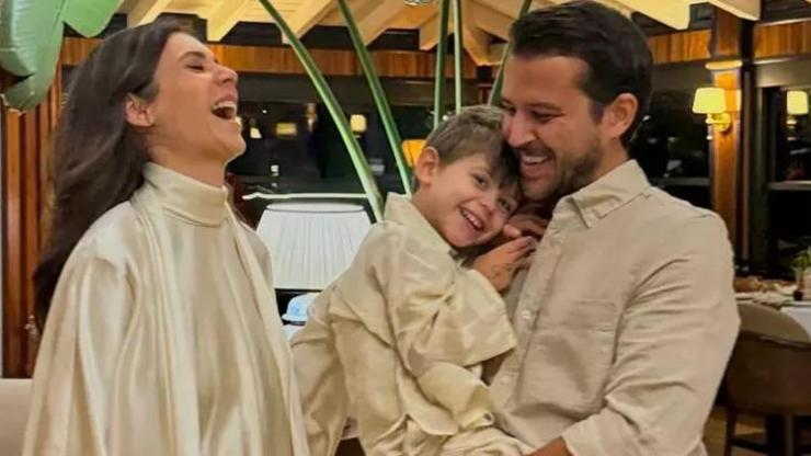 Fulya Zenginer, Evlilik Yıl Dönümünü Ailesiyle Paylaştı: Binlerce Kez Şükür
