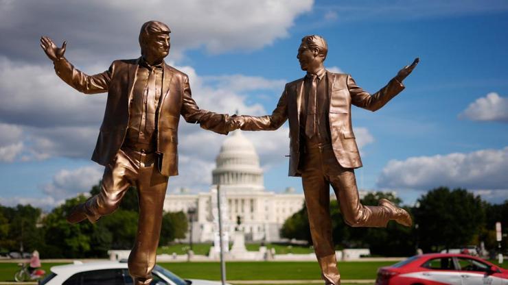 Trump-Epstein heykeli yeniden ortaya çıktı