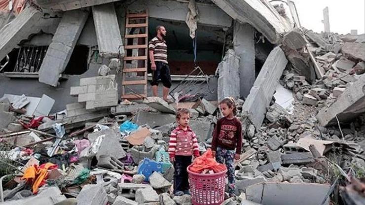 Kana doymuyorlar! İsrail, Gazze'de bir evi vurdu: 7'si çocuk 17 kişi hayatını kaybetti