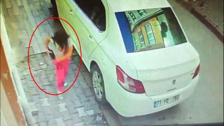 600 bin TL'lik altın bulunan keseyi alan kişiler, yüz tanıma sistemiyle tespit edildi 600 bin TL'lik altın bulunan keseyi alan kişiler, yüz tanıma sistemiyle tespit edildi