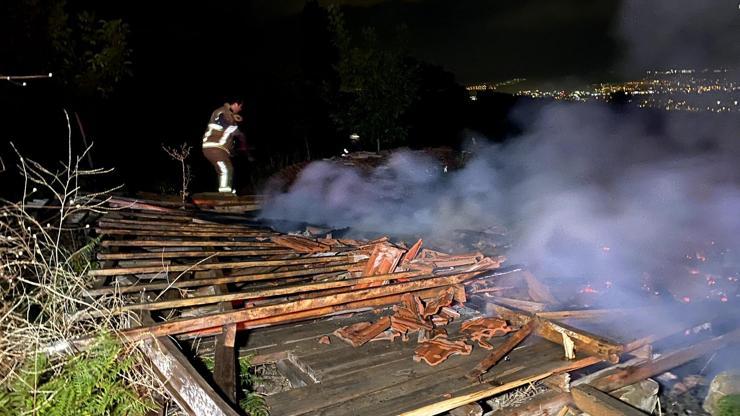 Tarladaki baraka alev alev yandı Tarladaki baraka alev alev yandı