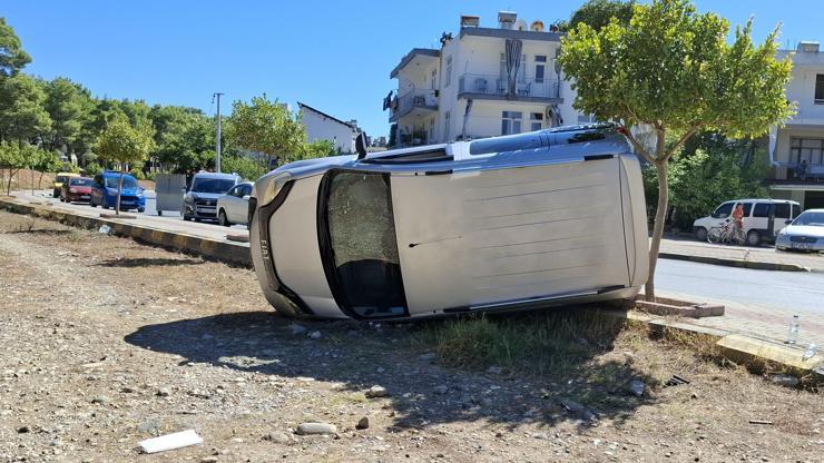 Manavgat'ta 2 otomobilin çarpıştığı kazada 3 kişi yaralandı Manavgat'ta 2 otomobilin çarpıştığı kazada 3 kişi yaralandı