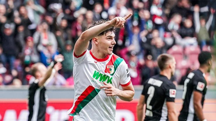 68e3a2fe6d4c5055fc5c1132 Augsburg forması giyen Mert Kömür, parlamaya devam ediyor