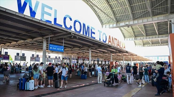 Antalya, 9 ayda 14 milyondan fazla turisti ağırladı