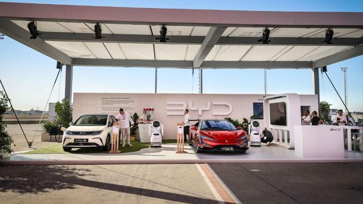 YANGWANG U8 ve U9 teknoloji şovu sürüyor