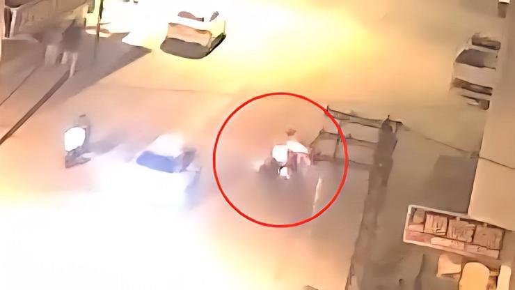 İki motosikletin kafa kafaya çarpıştığı kaza kamerada: 2 yaralı İki motosikletin kafa kafaya çarpıştığı kaza kamerada: 2 yaralı
