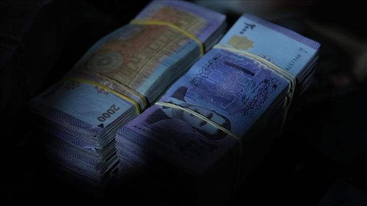 Suriye ulusal parasını yeniliyor: Üzerinde sembol bulunmayan yeni banknotlar geliyor Suriye ulusal parasını yeniliyor: Üzerinde sembol bulunmayan yeni banknotlar geliyor