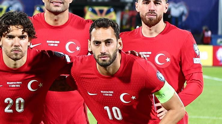 Hakan Çalhanoğlu, Bulgaristan maçıyla 100'ler kulübüne girdi Hakan Çalhanoğlu, Bulgaristan maçıyla 100'ler kulübüne girdi