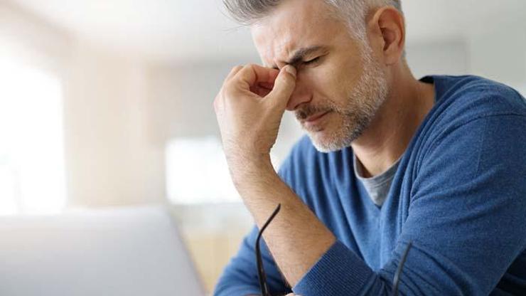 En Çok Erkeklerde Görülüyor ‘Uykusuzluk ve Alkol Küme Baş Ağrılarını Tetikleyebilir’