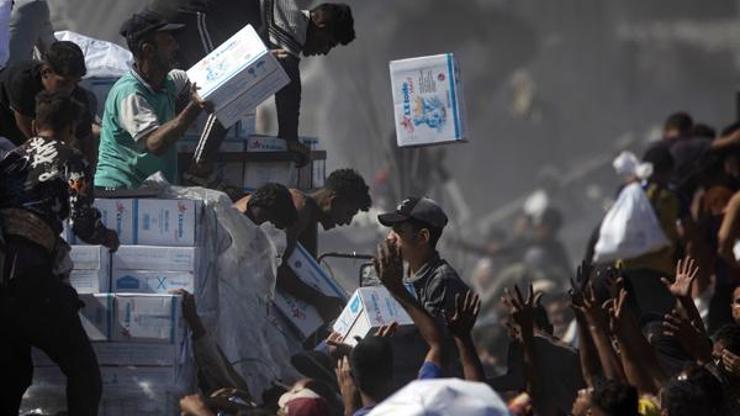 Gazze’ye insani yardım taşıyan 400 kamyon giriş yaptı