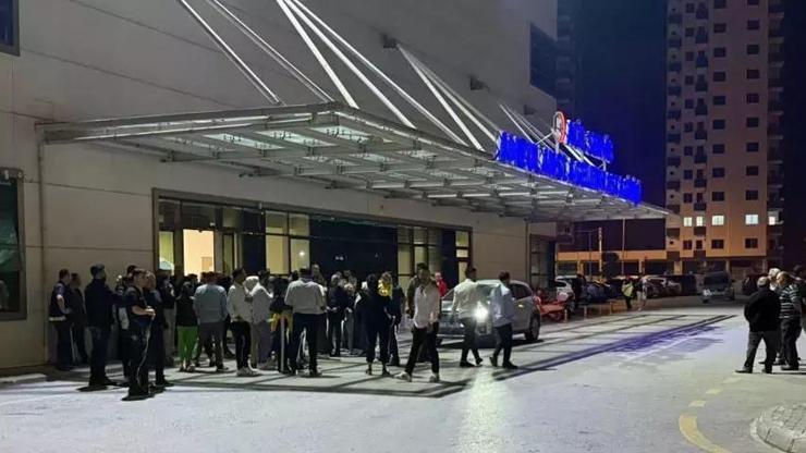 Mersin'de 14 yaşındaki çocuk babasıyla tartışan 5 kişiyi vurdu Mersin'de 14 yaşındaki çocuk babasıyla tartışan 5 kişiyi vurdu