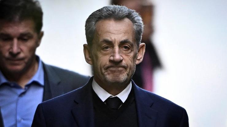 Sarkozy hapse girdi İçeriden bu sesler yükseldi... Fransada bir ilk