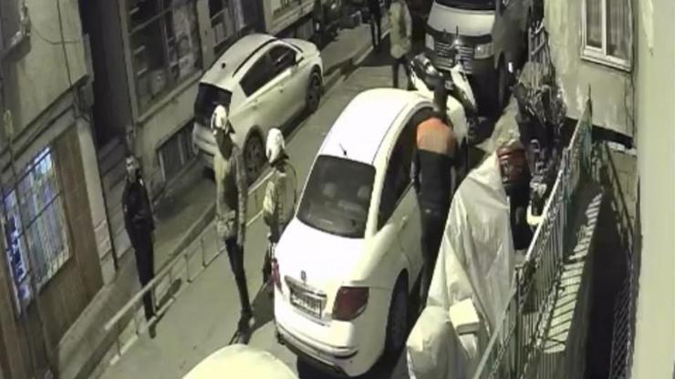 Annesini dövdü, kendisini odaya kilitledi