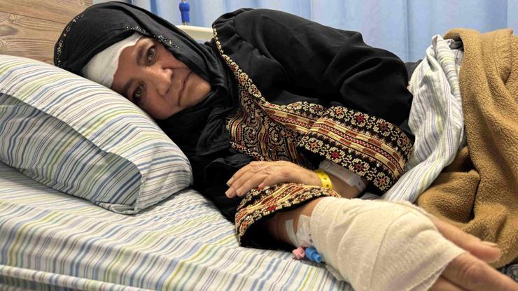 Batı Şeria'da zeytin hasadına giden kadını, İsrailliler hastanelik etti: Bilincimi kaybedene kadar sopalarla vurdular Batı Şeria'da zeytin hasadına giden kadını, İsrailliler hastanelik etti: Bilincimi kaybedene kadar sopalarla vurdular