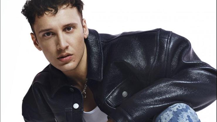 Edis’in Sahnedeki Zor Anları: “Bel Fıtığı Oldum”