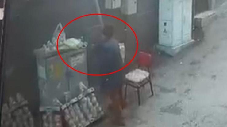 Para bozdurmaya giden seyyar satıcının tezgahta bıraktığı telefonunu çaldı