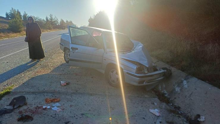 Bilecik'te park halindeki araca çarpan otomobildeki 2 kişi yaralandı Bilecik'te park halindeki araca çarpan otomobildeki 2 kişi yaralandı