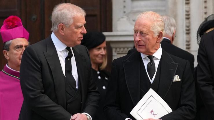 Prensliği gitti ama banka hesabı boş kalmayacak: Andrew‘dan ‘altı haneli’ veda ABD’den ise çağrılar artıyor…