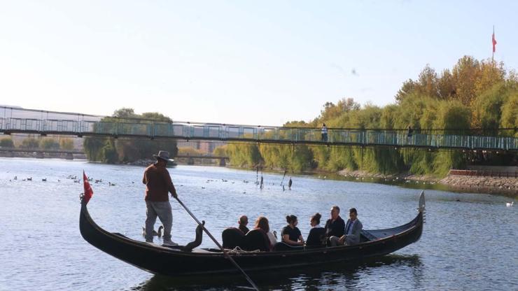 Kapadokya’da Kızılırmak Nehri’nde Gondol Keyfi Yoğun Talep Var