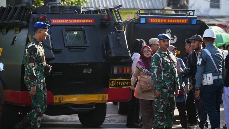 Endonezyada okul kampüsündeki camide patlama: 54 yaralı