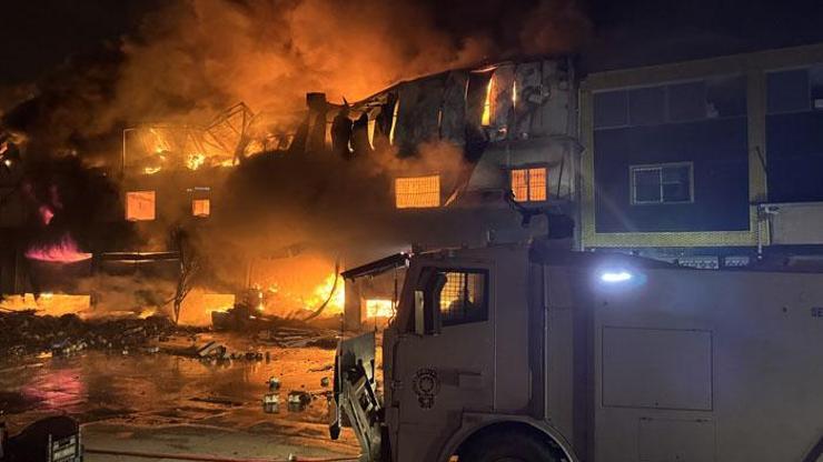 Alevler her yeri sardı Adanadaki yangın kontrol altında
