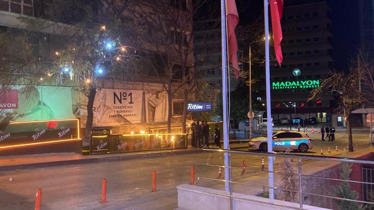 Motosikletli şüpheli caddede tabancayla rastgele ateş açtı