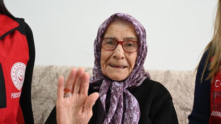 Atatürk kendi eliyle verdi 79 yıldır gururla taşıyor: Cumhuriyet ile yaşıt gelin Rana Özdeşin mirası
